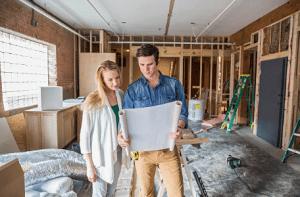 Couple qui fait construire une maison