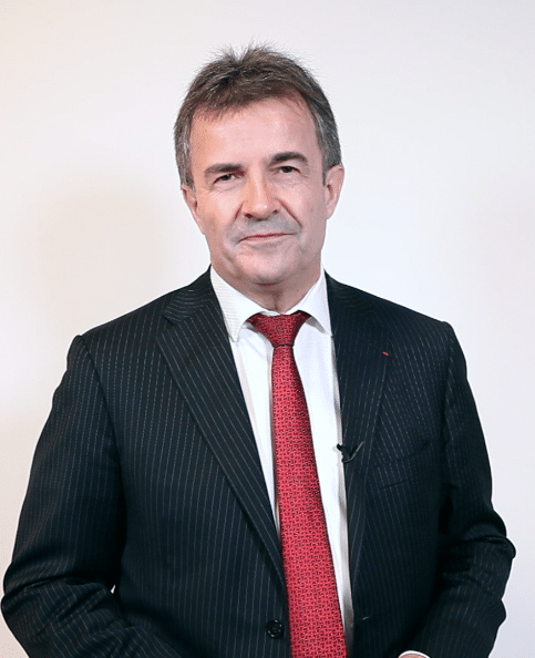 Philippe Brassac : parcours, r&eacute;mun&eacute;ration et strat&eacute;gie du Cr&eacute;dit Agricole (analyse)