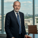 homme ressemblant à jean-charles naouri ancien patron du groupe Casino